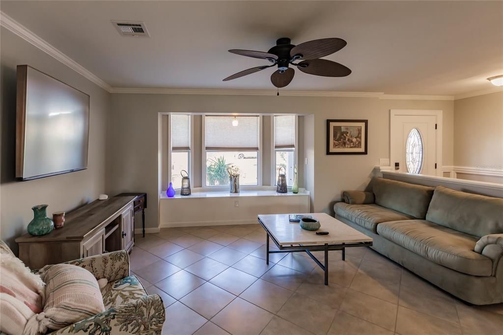 For Sale: $359,900 (3 beds, 2 baths, 1291 Square Feet)