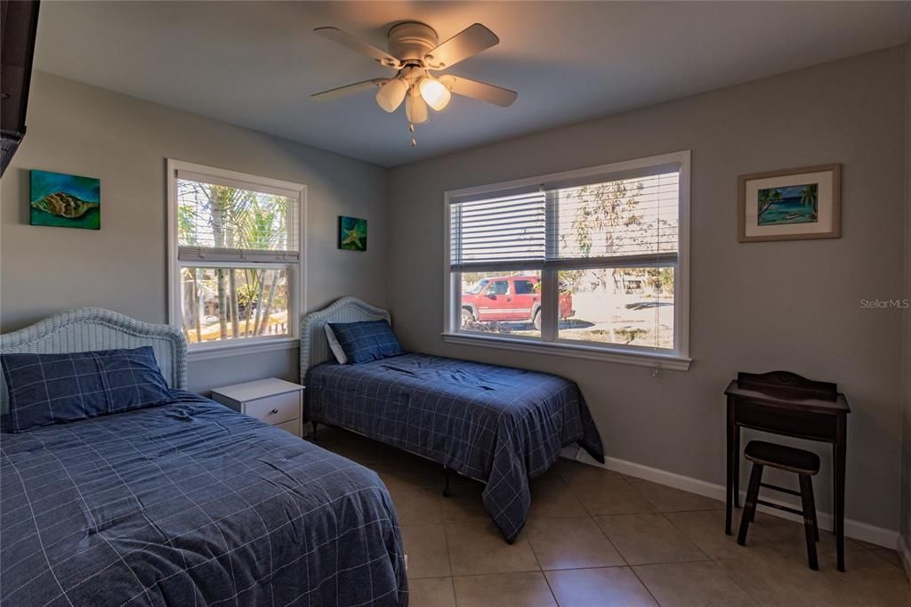 For Sale: $359,900 (3 beds, 2 baths, 1291 Square Feet)