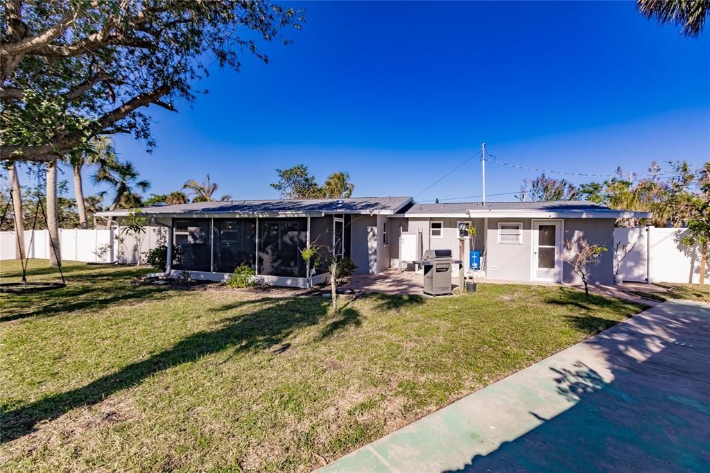 For Sale: $359,900 (3 beds, 2 baths, 1291 Square Feet)