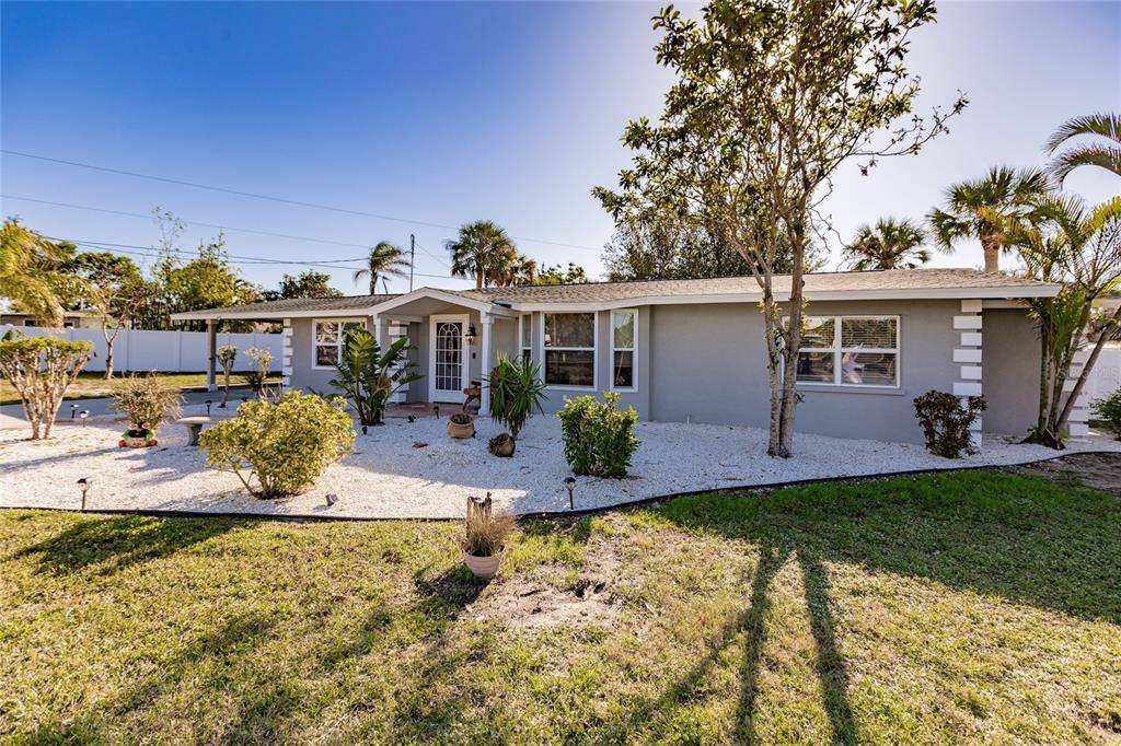 For Sale: $359,900 (3 beds, 2 baths, 1291 Square Feet)