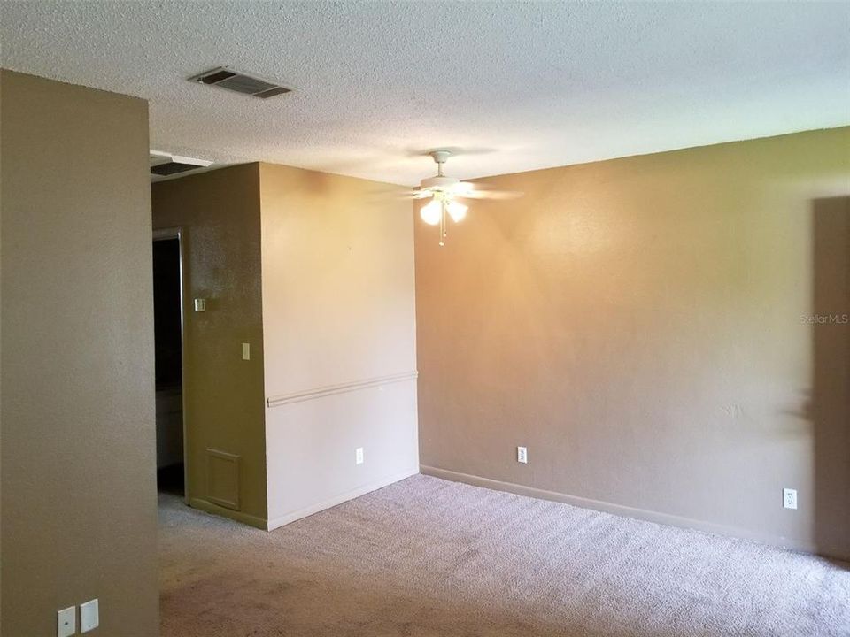 For Rent: $1,100 (1 beds, 1 baths, 525 Square Feet)