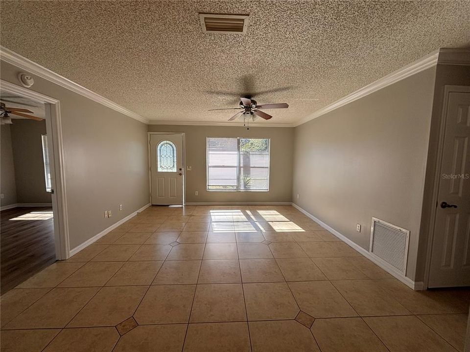 For Rent: $1,650 (3 beds, 2 baths, 1148 Square Feet)