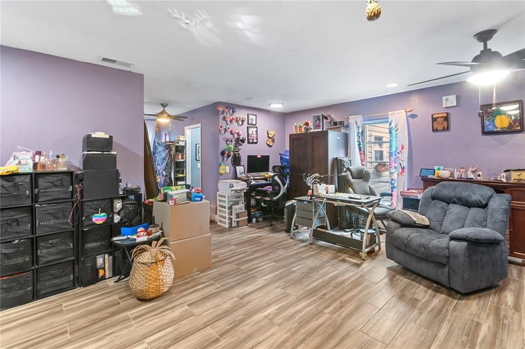 For Sale: $380,000 (3 beds, 3 baths, 1787 Square Feet)