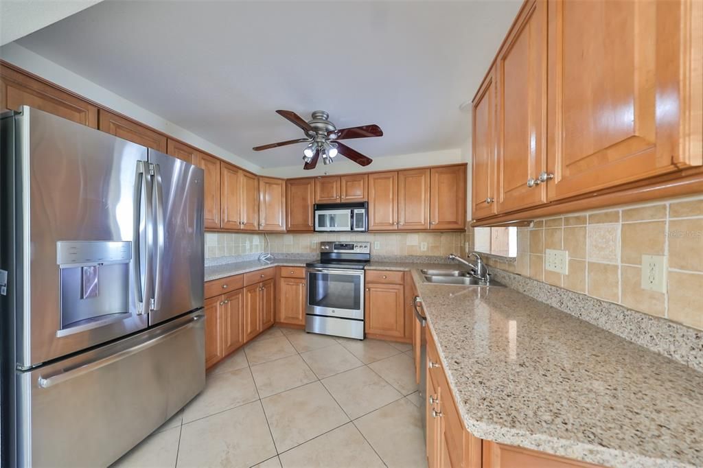 For Sale: $380,000 (2 beds, 2 baths, 1894 Square Feet)