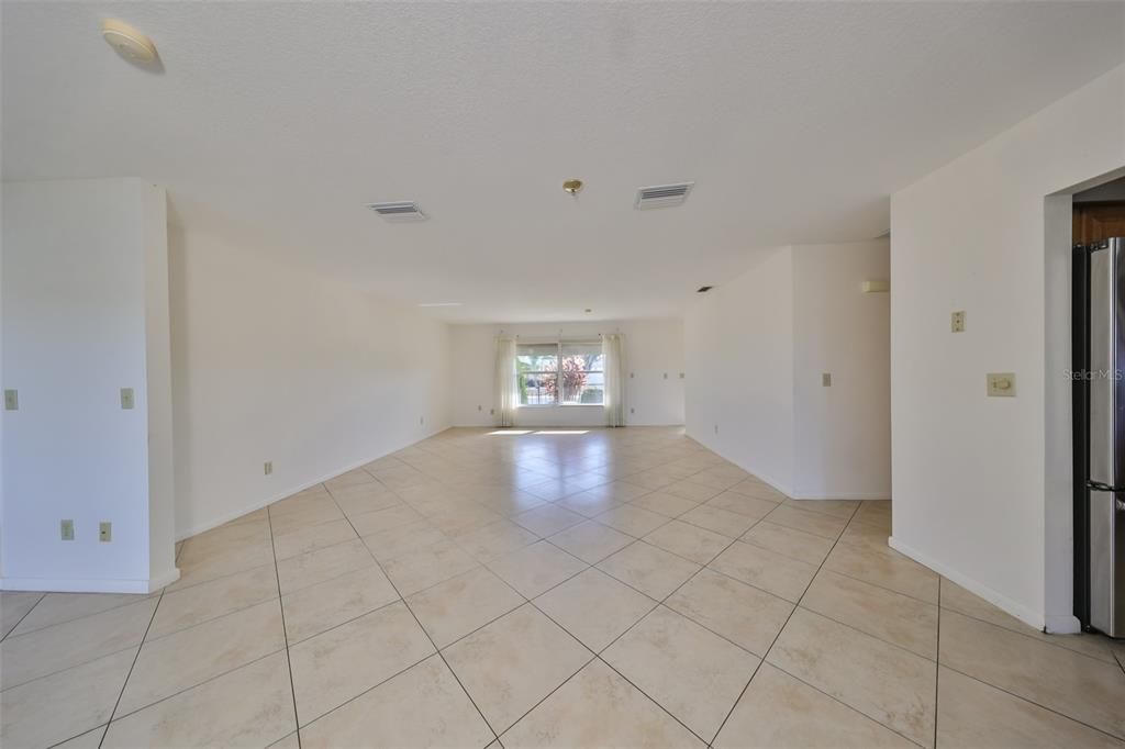 For Sale: $380,000 (2 beds, 2 baths, 1894 Square Feet)