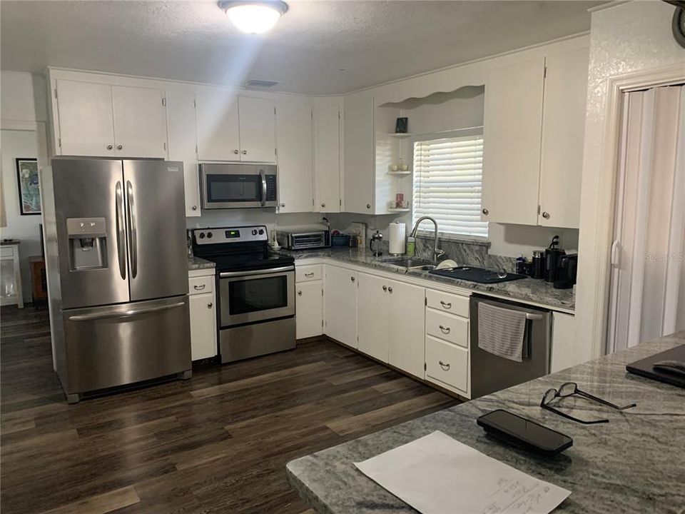 For Sale: $264,995 (2 beds, 2 baths, 1105 Square Feet)