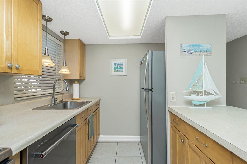 For Sale: $285,000 (2 beds, 2 baths, 1012 Square Feet)