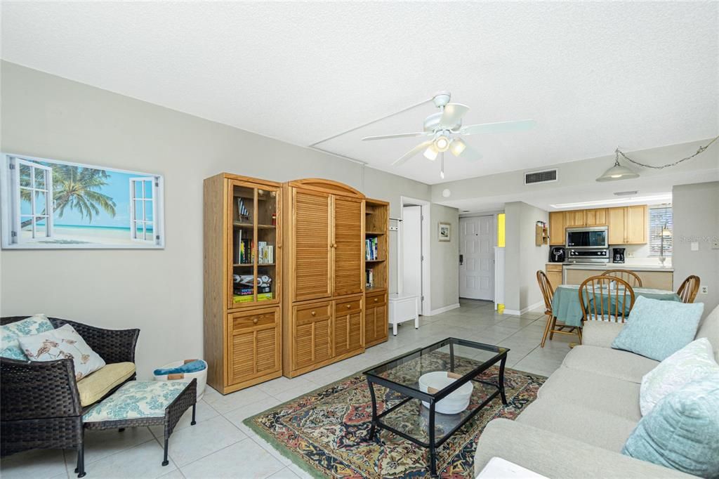 For Sale: $285,000 (2 beds, 2 baths, 1012 Square Feet)