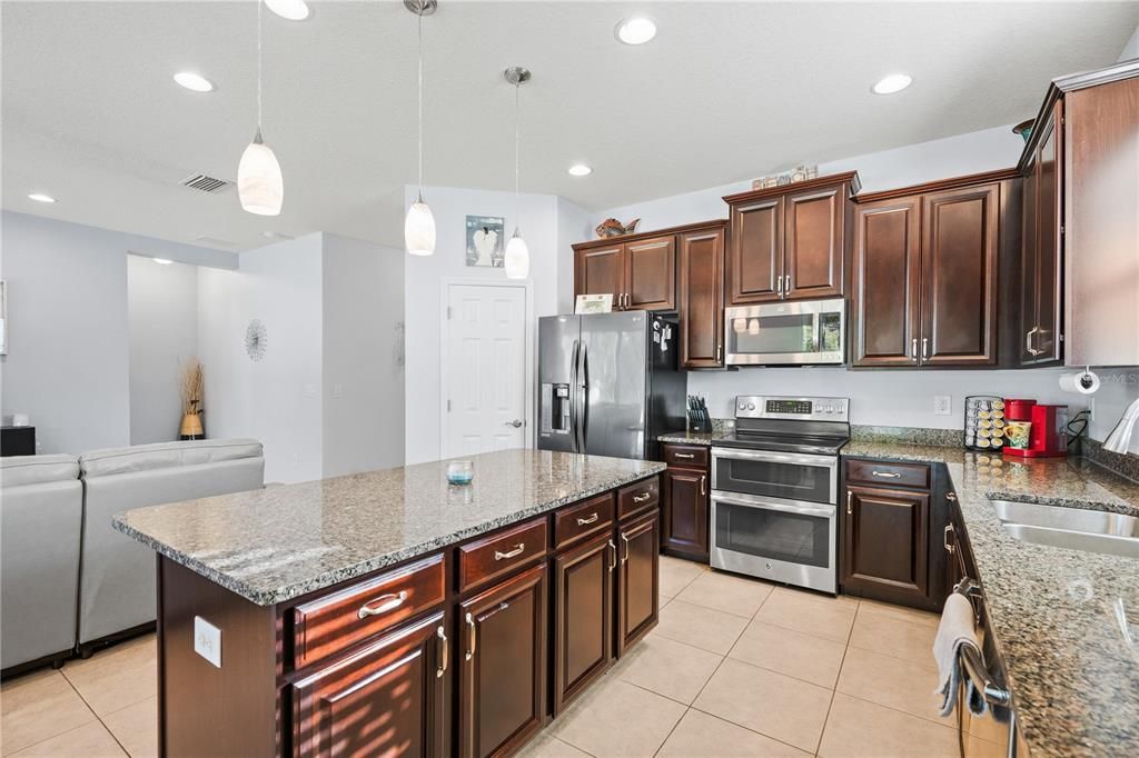 For Sale: $460,000 (4 beds, 2 baths, 1854 Square Feet)