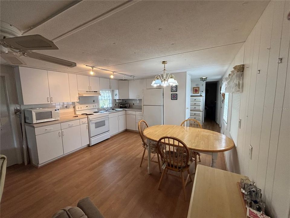 For Sale: $119,000 (2 beds, 2 baths, 784 Square Feet)