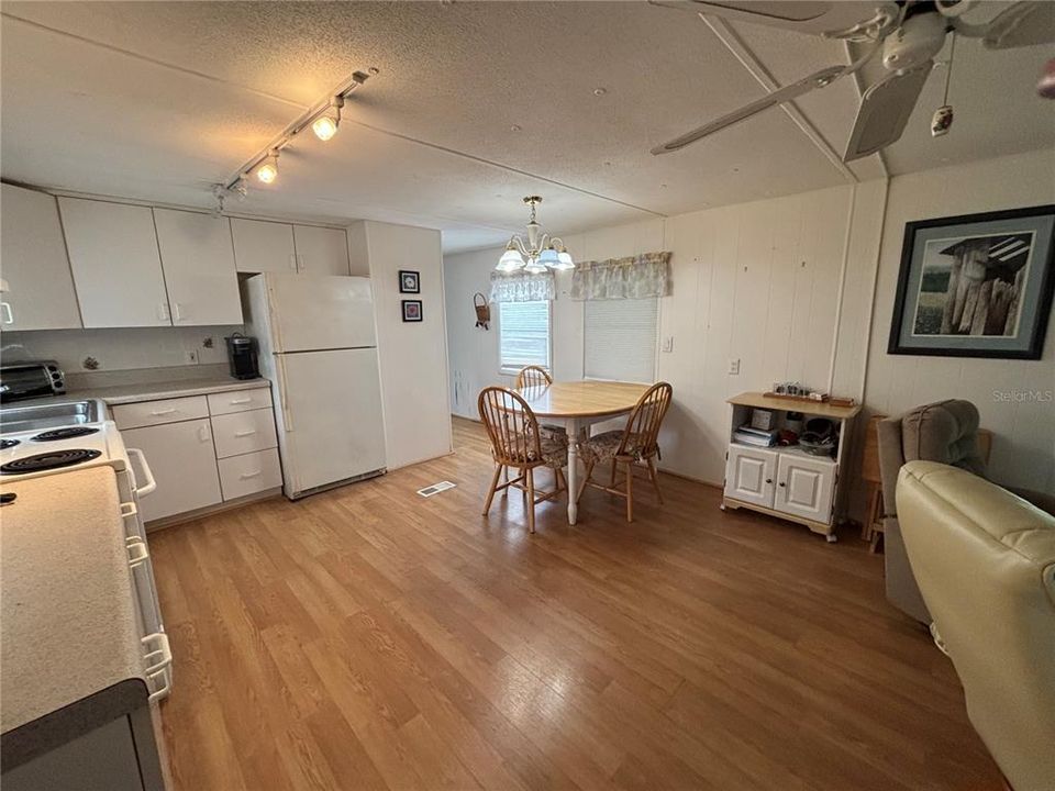 For Sale: $119,000 (2 beds, 2 baths, 784 Square Feet)