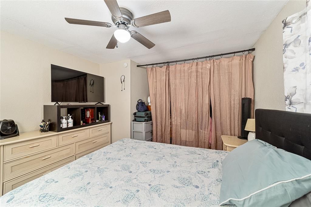 For Sale: $140,000 (2 beds, 1 baths, 784 Square Feet)