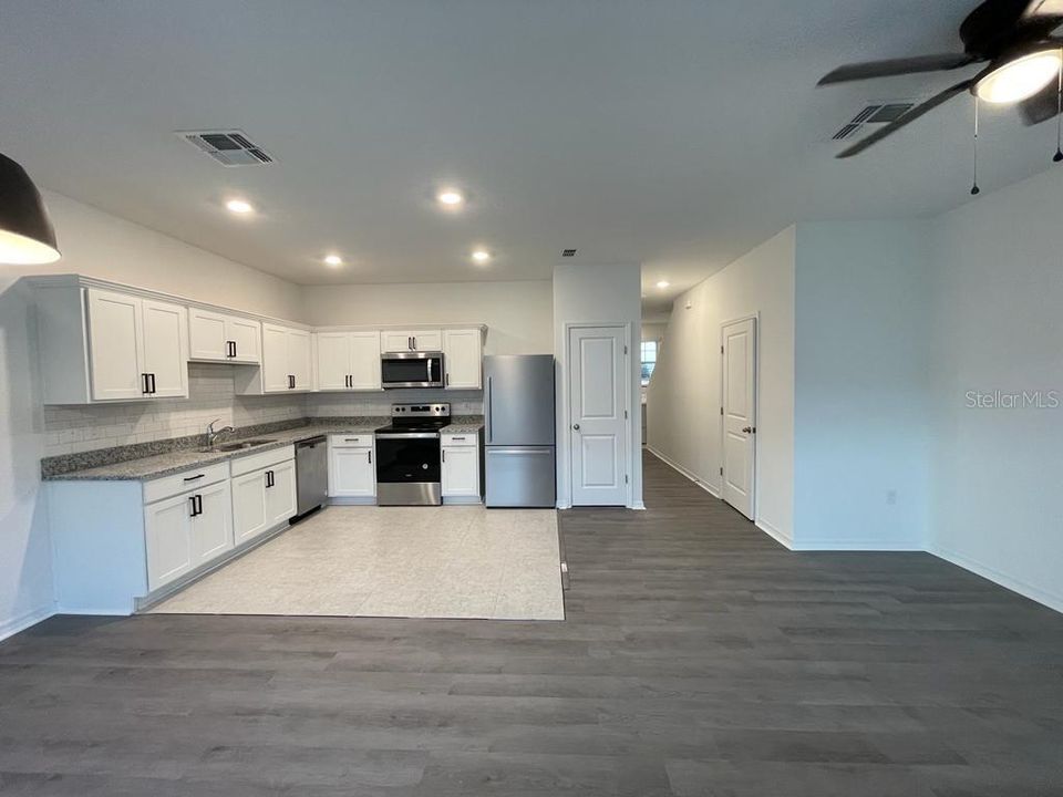 For Sale: $290,000 (3 beds, 2 baths, 1480 Square Feet)