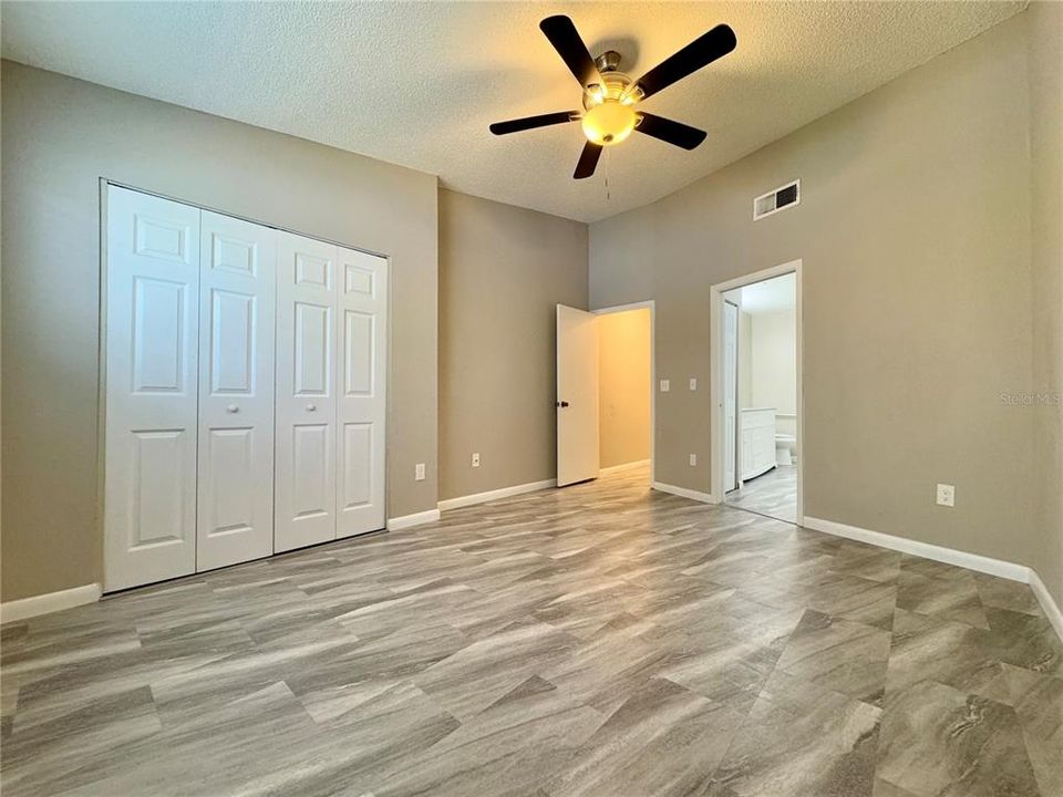 For Sale: $200,000 (2 beds, 2 baths, 1260 Square Feet)