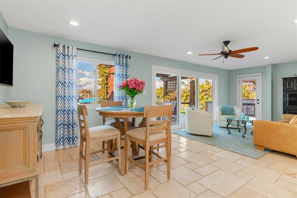 Breakfast Nook / Florida Room