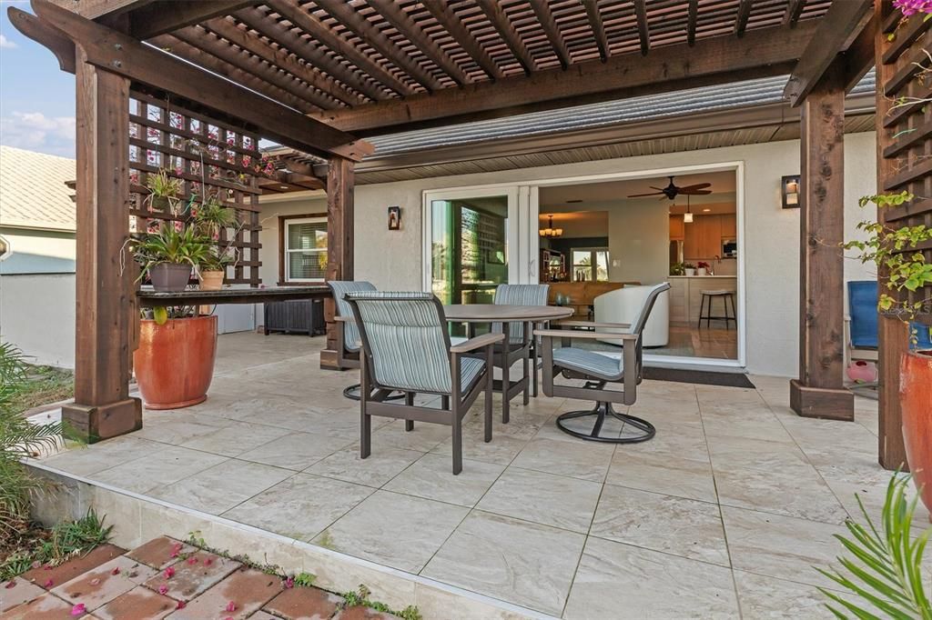 Enjoy sun and shade in your outdoor entertaining area