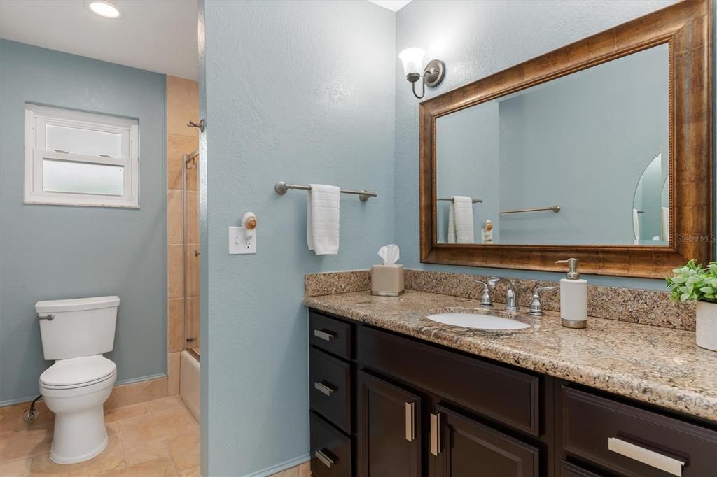 Guest Bathroom with tub/shower