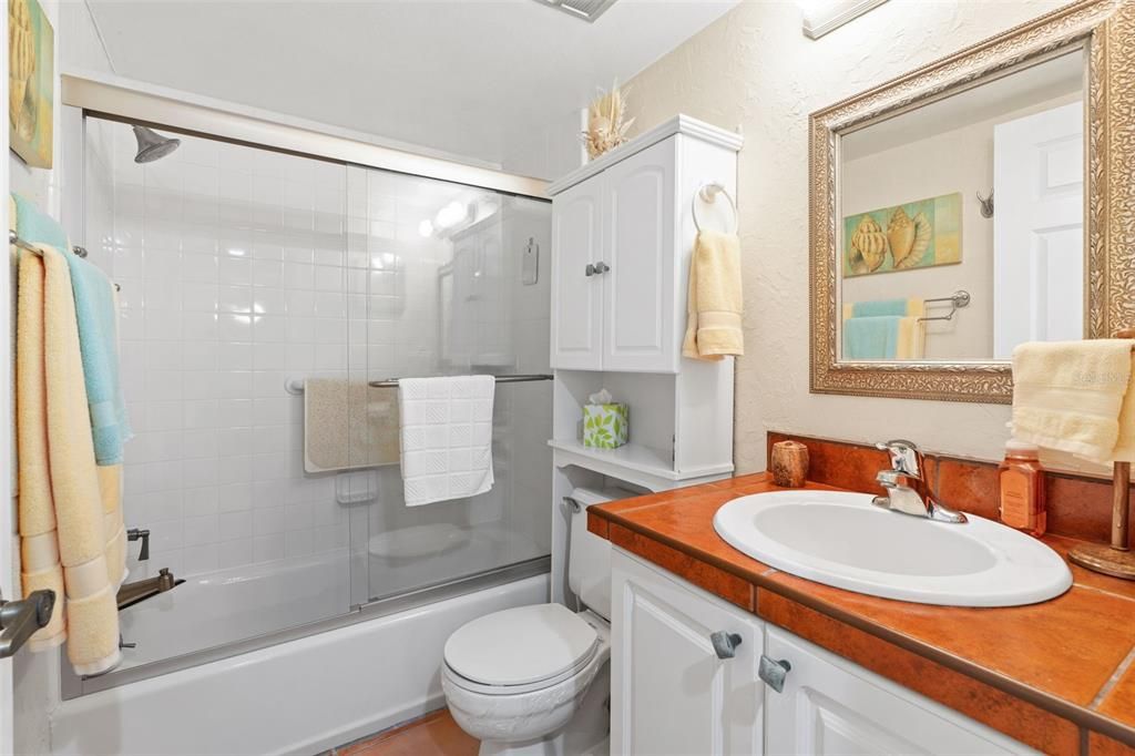 For Sale: $247,000 (2 beds, 2 baths, 1150 Square Feet)