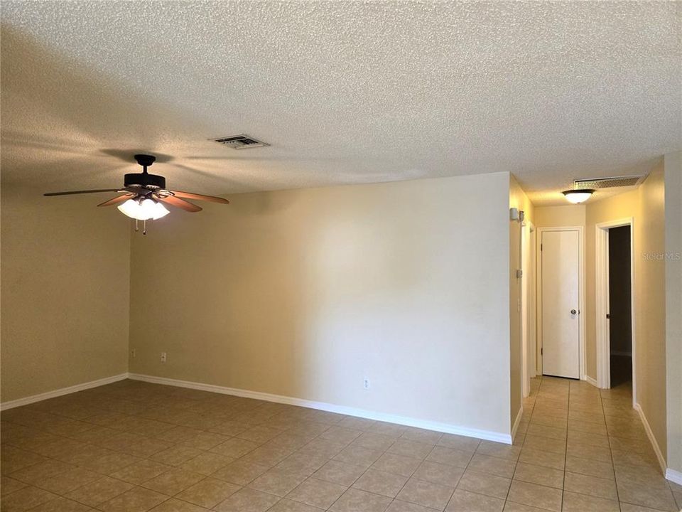 For Sale: $175,000 (2 beds, 2 baths, 1062 Square Feet)