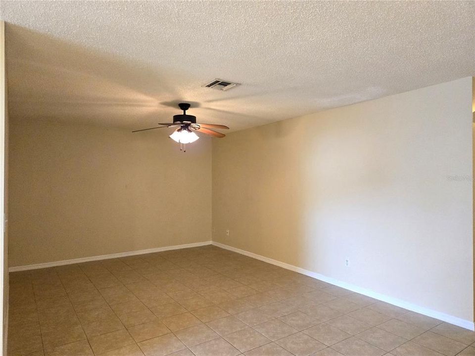 For Sale: $175,000 (2 beds, 2 baths, 1062 Square Feet)