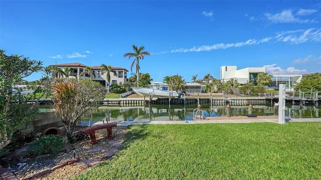 For Sale: $1,900,000 (3 beds, 2 baths, 1600 Square Feet)