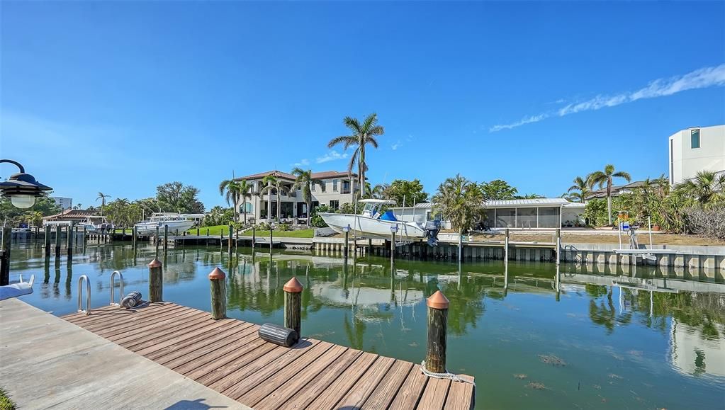 For Sale: $1,900,000 (3 beds, 2 baths, 1600 Square Feet)