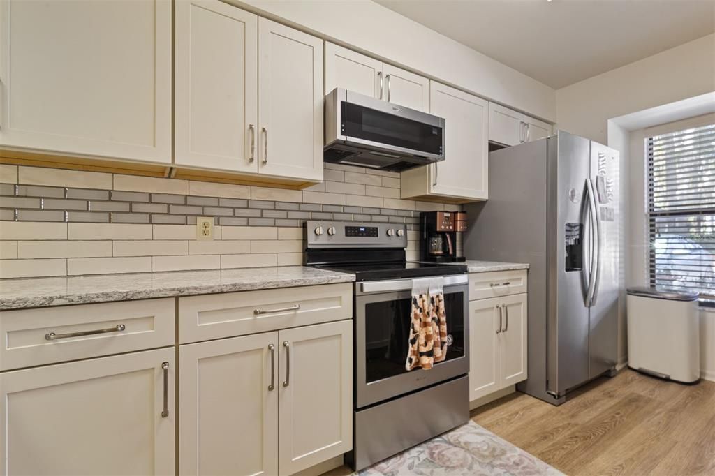 For Sale: $215,000 (2 beds, 2 baths, 1050 Square Feet)