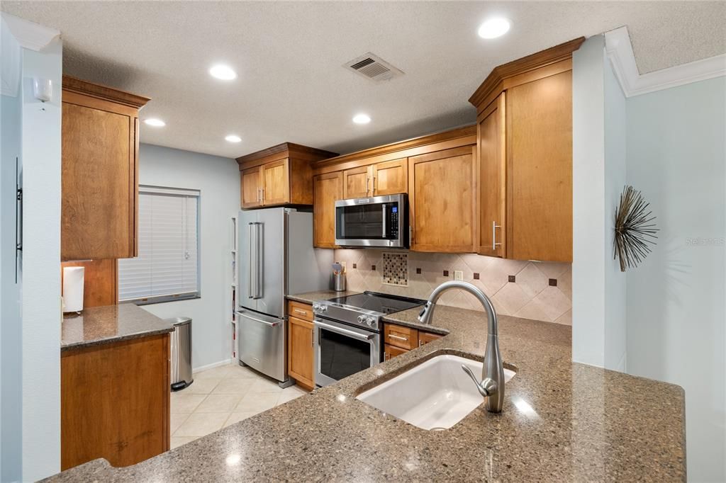 For Sale: $299,000 (2 beds, 2 baths, 1155 Square Feet)