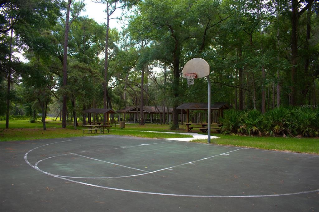 Public park / boat ramp near by