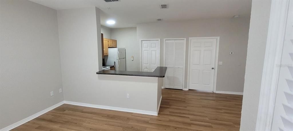 For Sale: $160,000 (1 beds, 1 baths, 631 Square Feet)