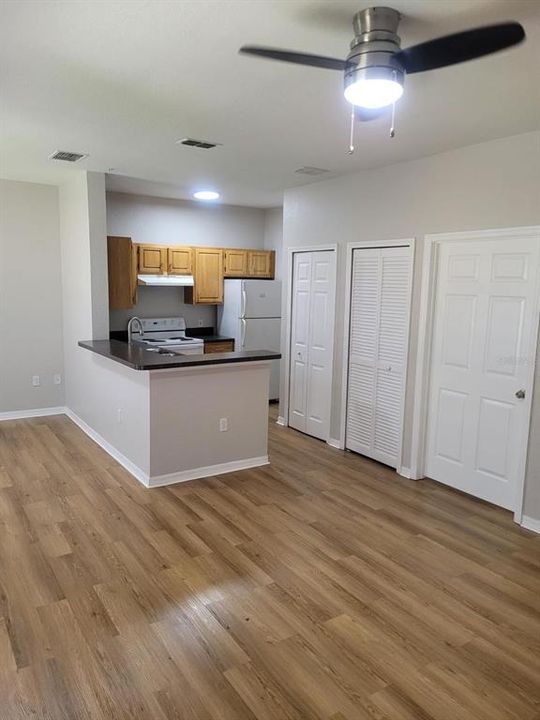 For Sale: $160,000 (1 beds, 1 baths, 631 Square Feet)