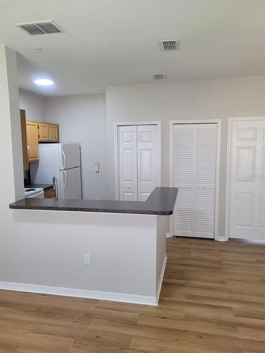 For Sale: $160,000 (1 beds, 1 baths, 631 Square Feet)