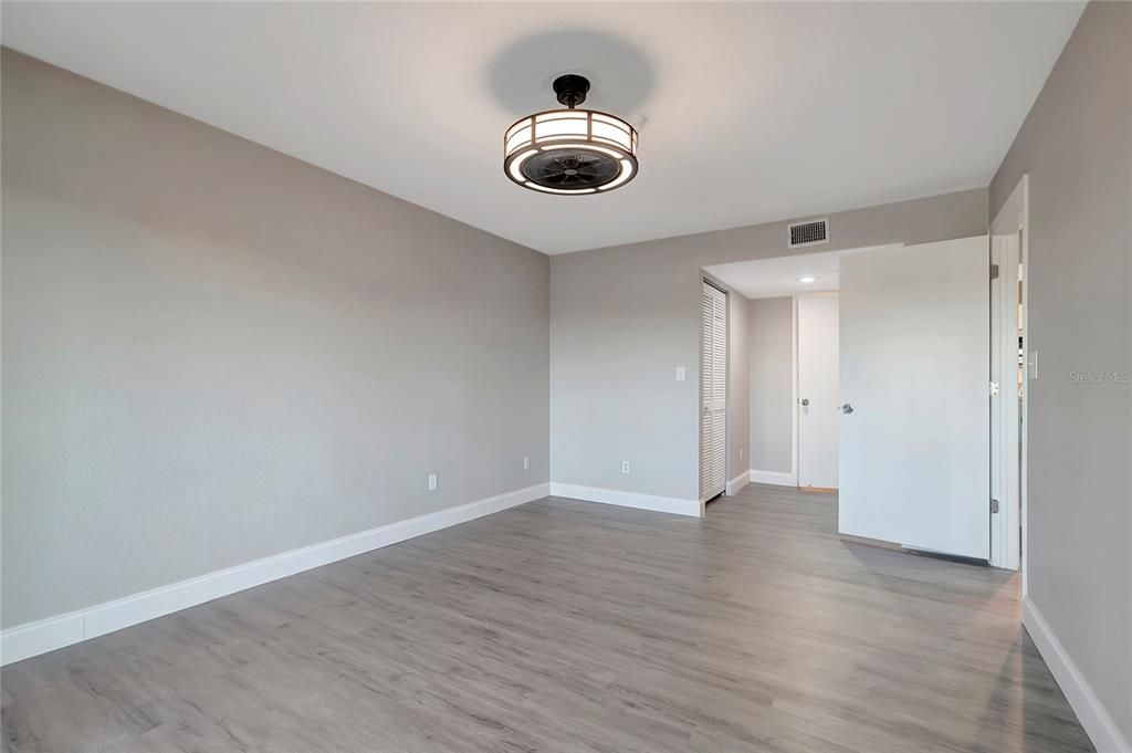 For Sale: $289,500 (2 beds, 2 baths, 1210 Square Feet)