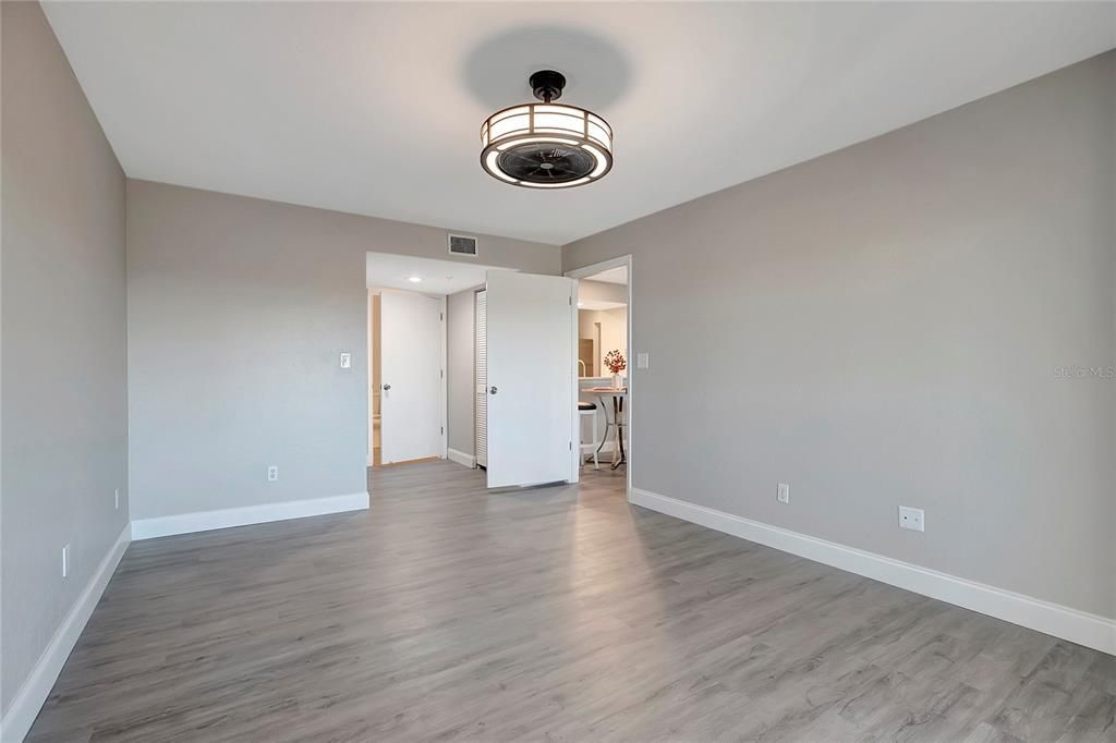 For Sale: $289,500 (2 beds, 2 baths, 1210 Square Feet)