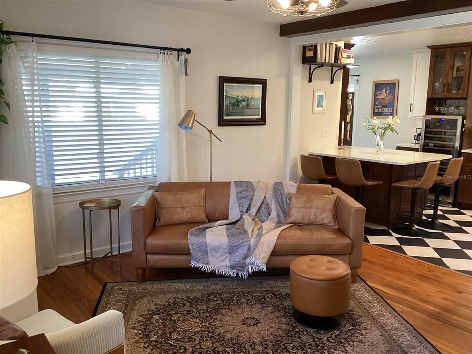 For Sale: $479,900 (2 beds, 1 baths, 875 Square Feet)