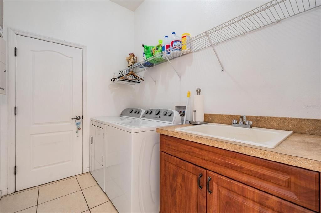 For Sale: $325,000 (3 beds, 2 baths, 1842 Square Feet)