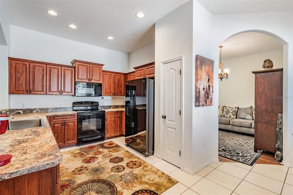 For Sale: $325,000 (3 beds, 2 baths, 1842 Square Feet)