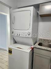 For Rent: $1,100 (2 beds, 1 baths, 850 Square Feet)