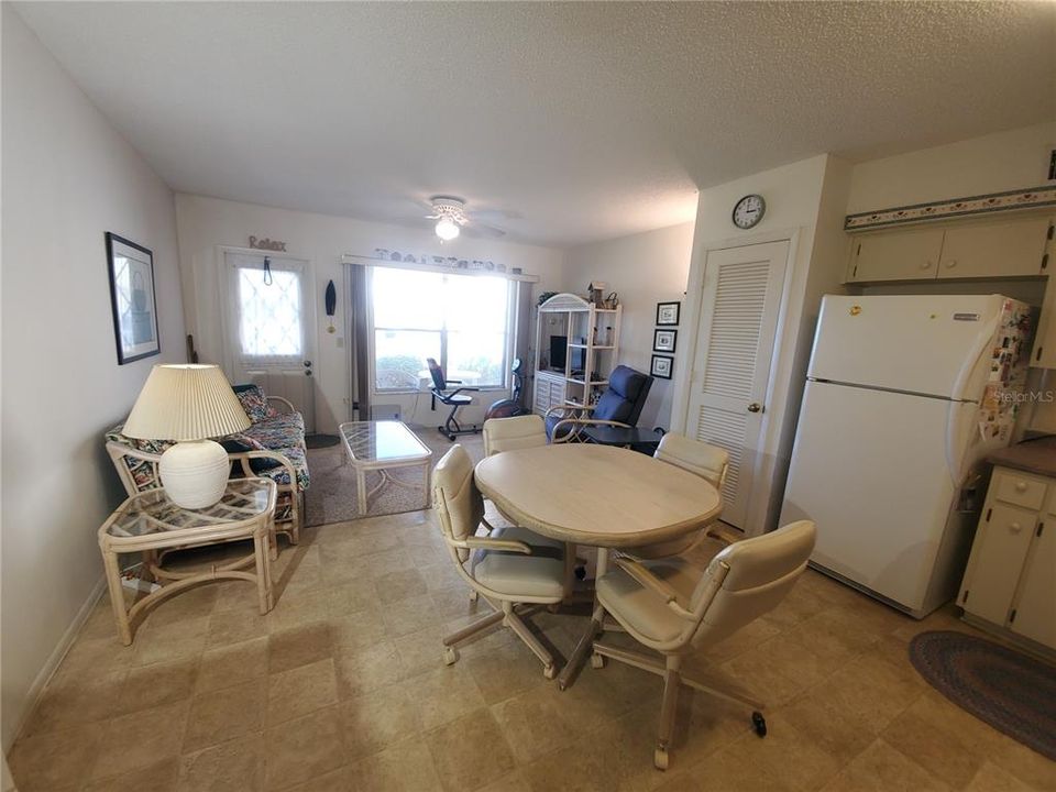 For Sale: $279,000 (2 beds, 2 baths, 1400 Square Feet)