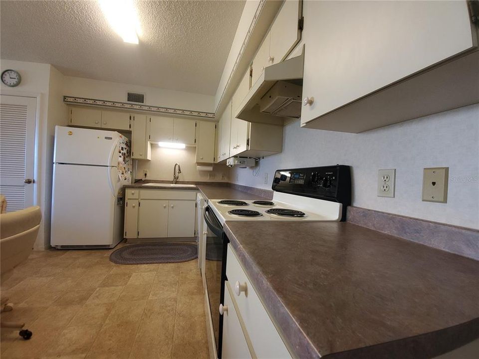 For Sale: $279,000 (2 beds, 2 baths, 1400 Square Feet)