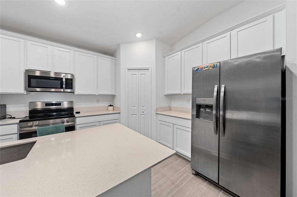 For Sale: $399,000 (4 beds, 2 baths, 1936 Square Feet)