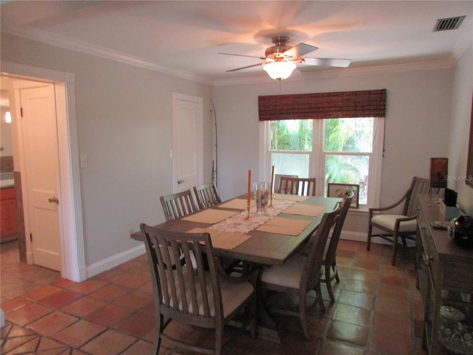 Dining room / bedroom.