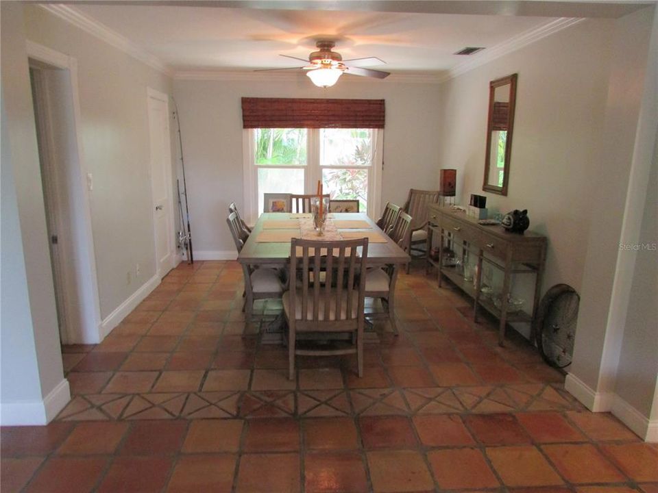 Dining room / bedroom.