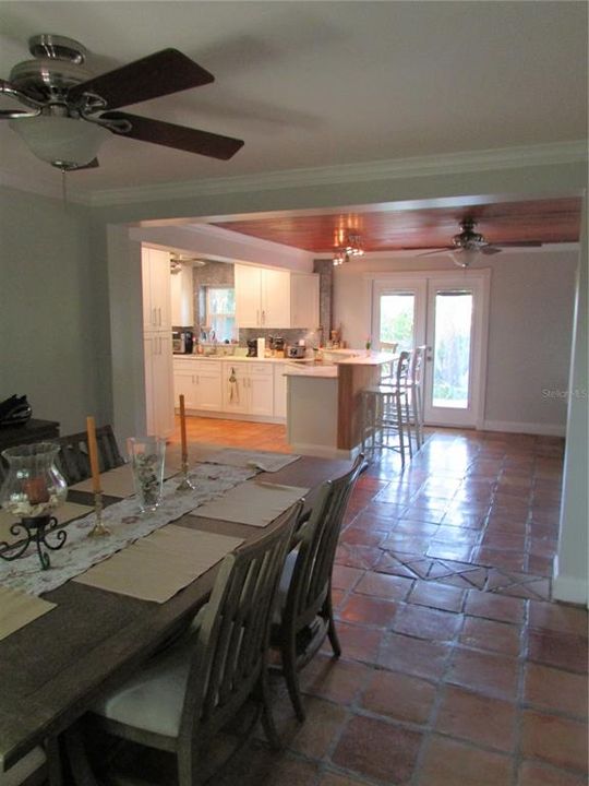 Dining room / bedroom.