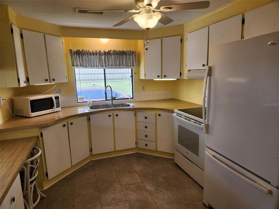 Kitchen with plenty of cabinets