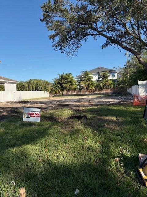 Recently Sold: $625,000 (0.19 acres)