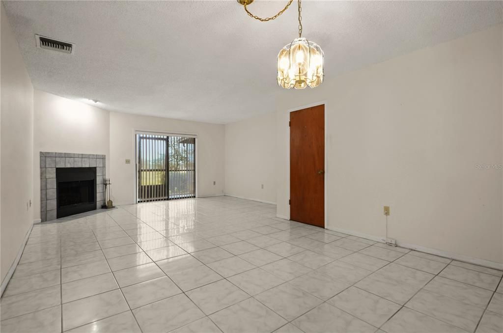 For Sale: $229,000 (2 beds, 1 baths, 1121 Square Feet)