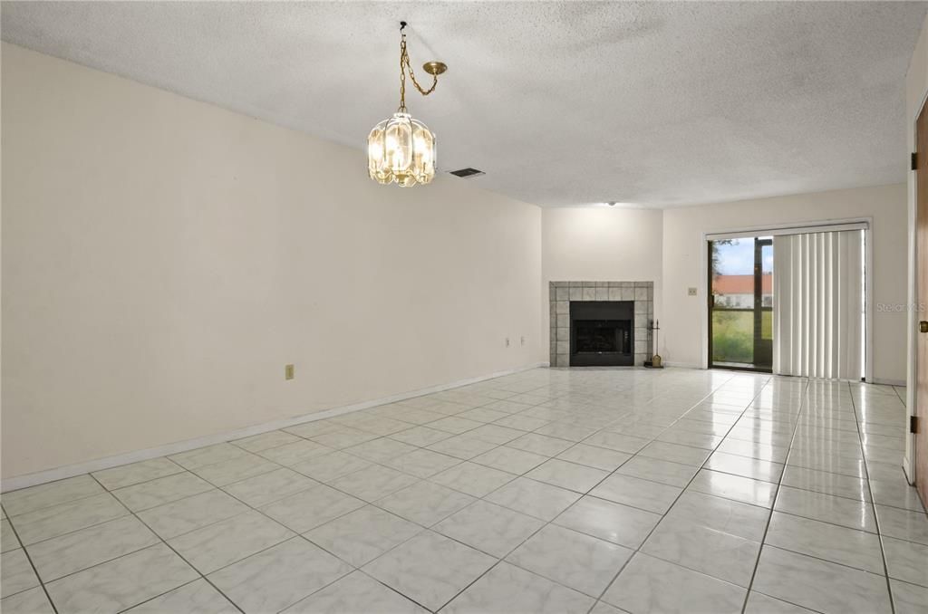 For Sale: $229,000 (2 beds, 1 baths, 1121 Square Feet)