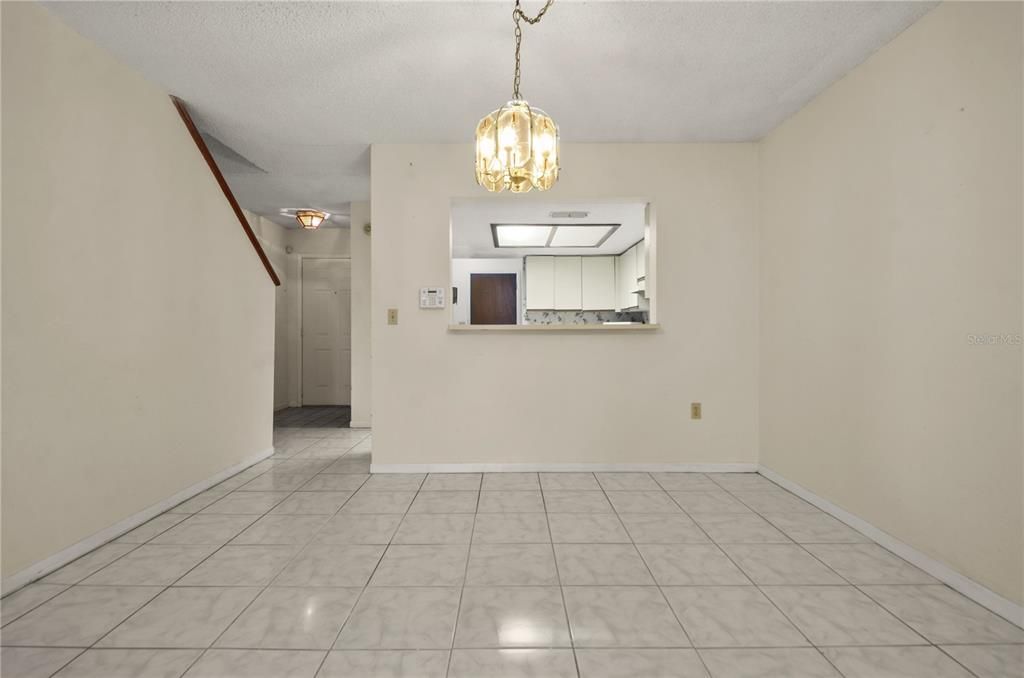 For Sale: $229,000 (2 beds, 1 baths, 1121 Square Feet)