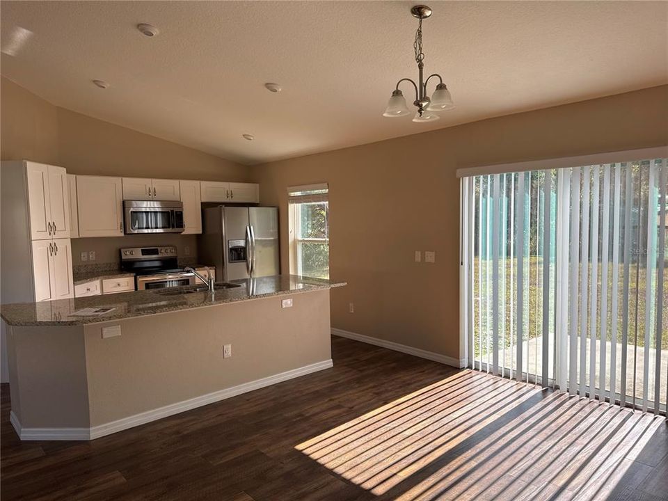 For Rent: $1,625 (3 beds, 2 baths, 1311 Square Feet)